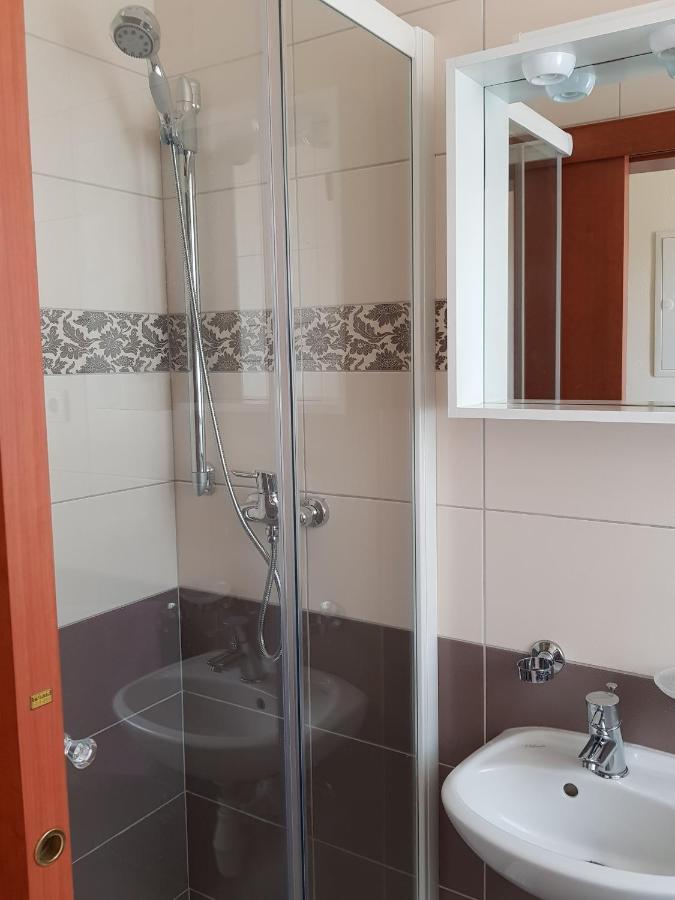 Rooms Leda Vrlika Exterior foto